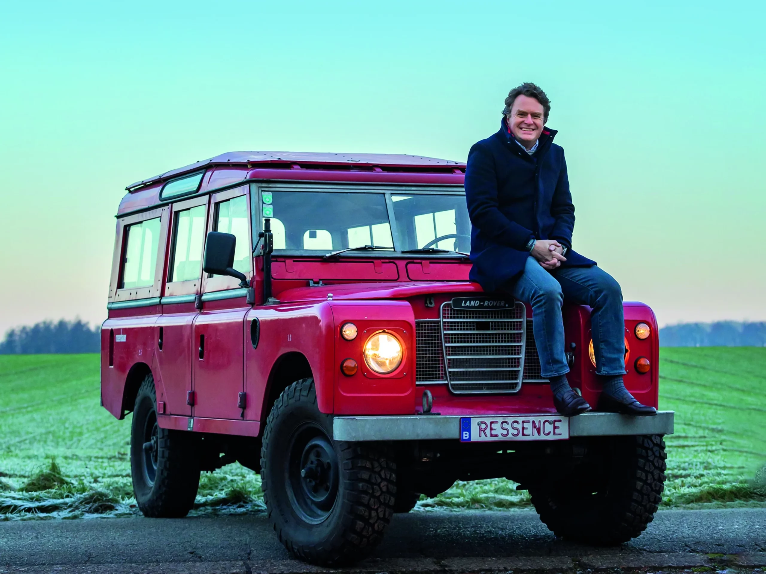 Benoît Mintiens op een Land Rover